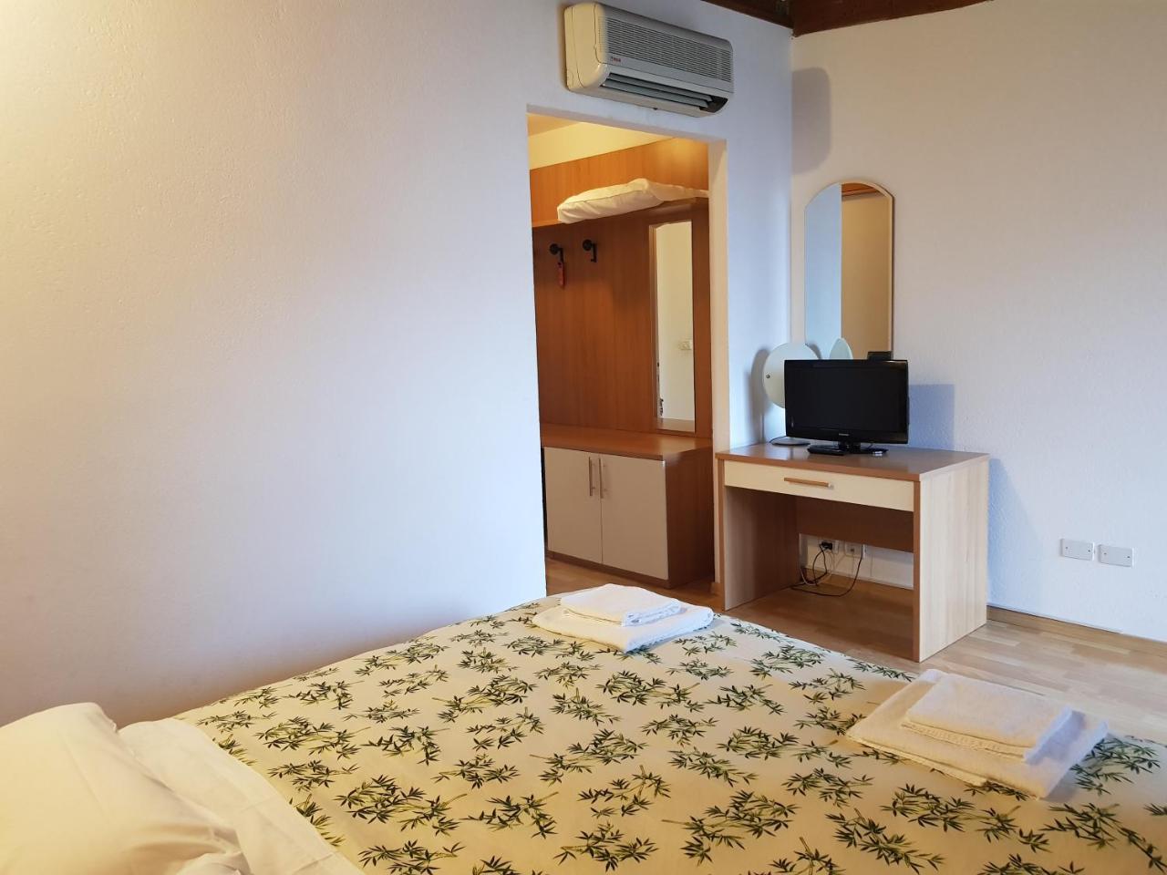 Hotel Oasi Múggia Dış mekan fotoğraf